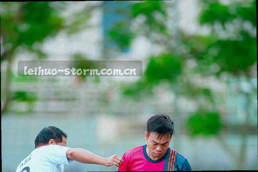 抽象化的场地热区分布图，线条与色块构成，不指向具体个人